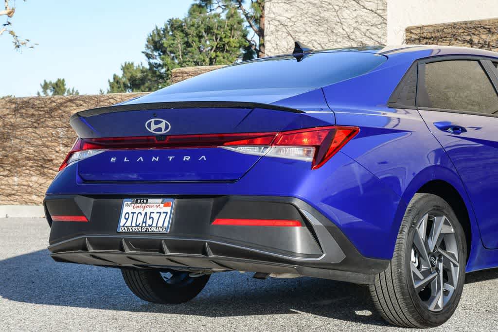 Used 2025 Hyundai Elantra Sport FWD image 6