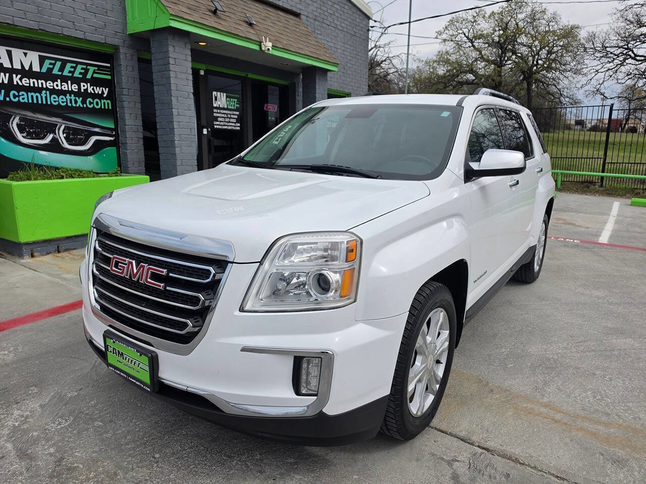 Used 2017 GMC Terrain SLT image 3