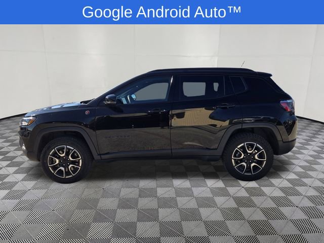 Used 2024 Jeep Compass Trailhawk image 4