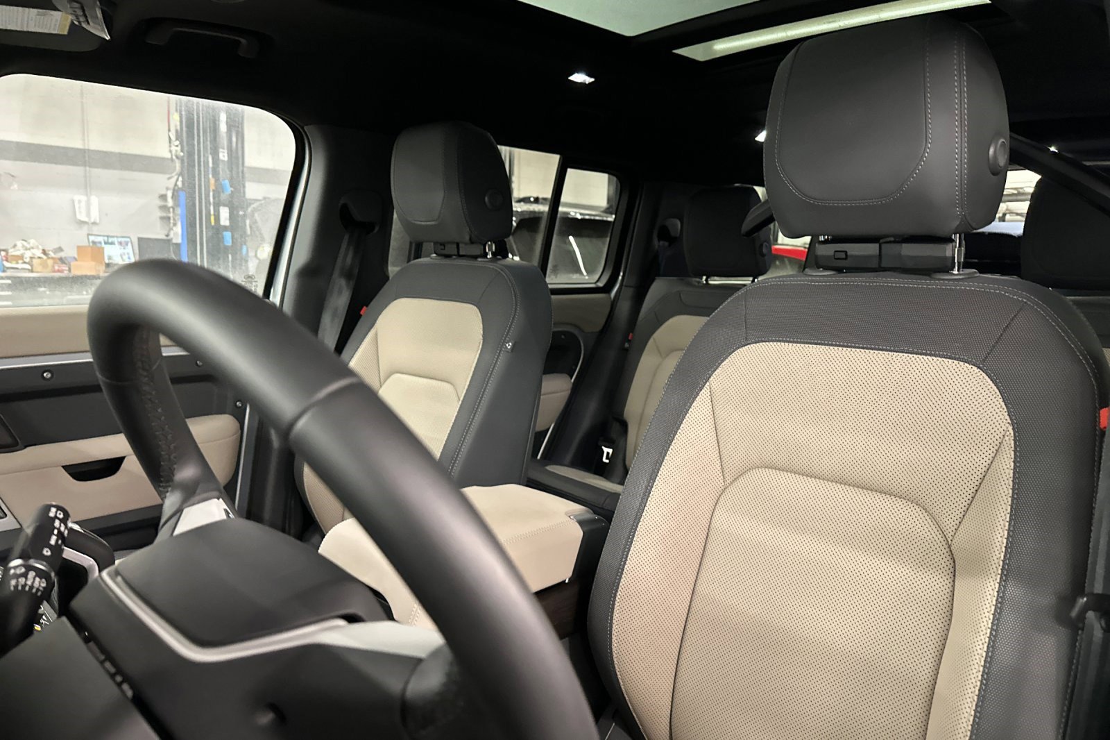 Used 2023 Land Rover Defender 130 X-Dynamic SE image 6