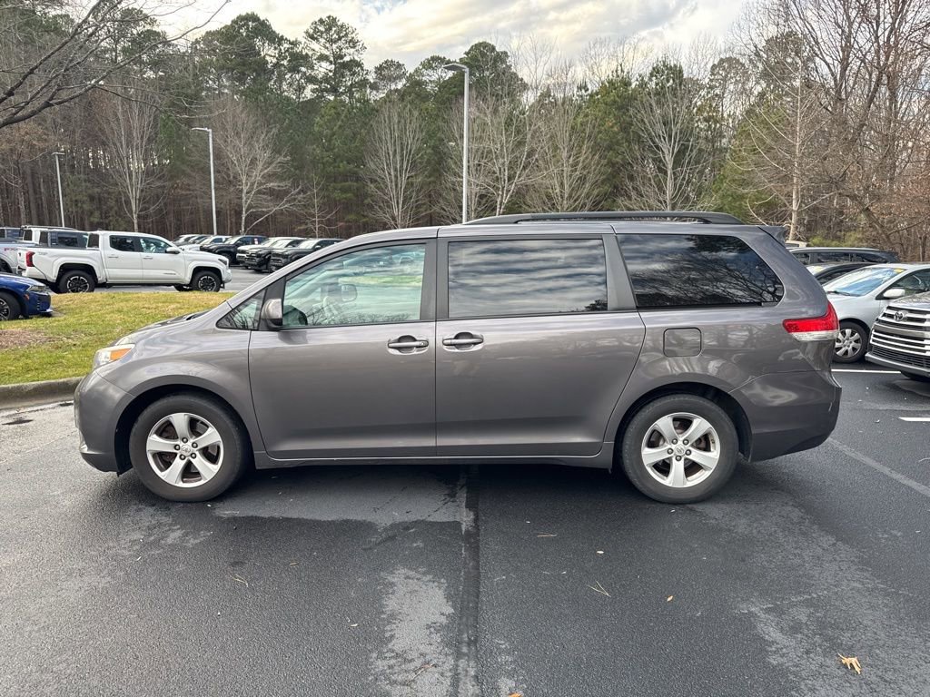 Used 2014 Toyota Sienna LE image 13