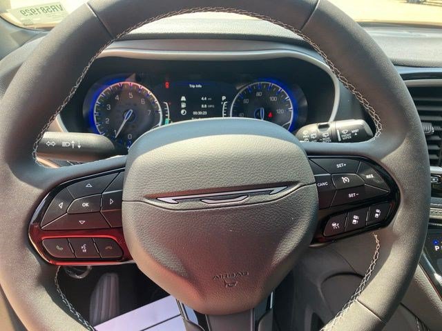 New 2027 Chrysler Pacifica Limited AWD/4WD image 15