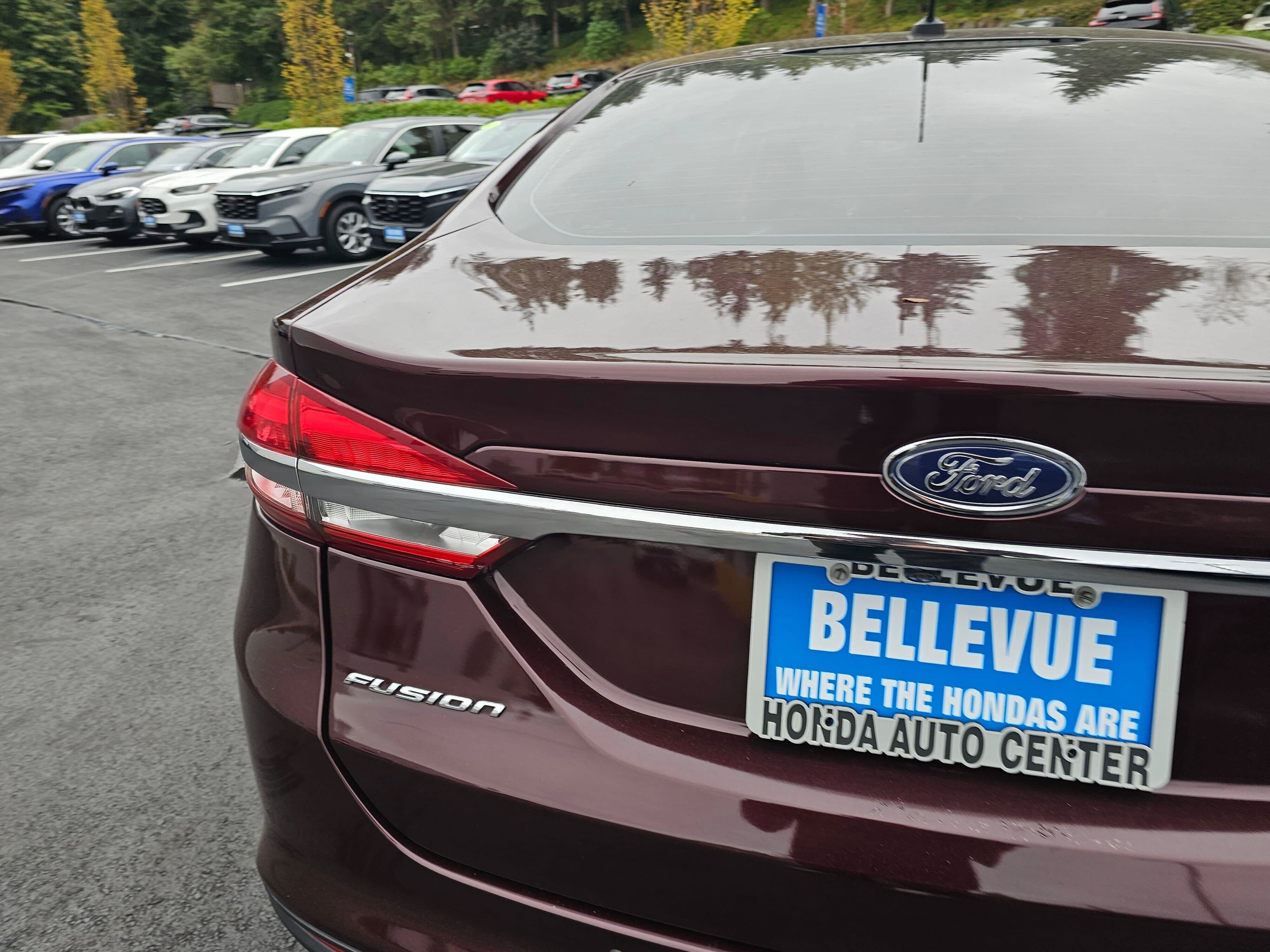Used 2018 Ford Fusion SE w/ Fusion SE Technology Package FWD image 16