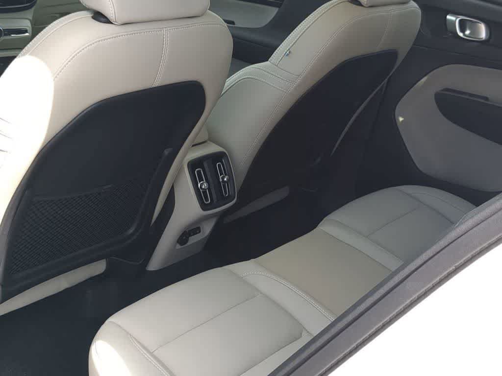 New 2026 Volvo XC40 B5 Plus w/ Climate Package AWD/4WD image 17