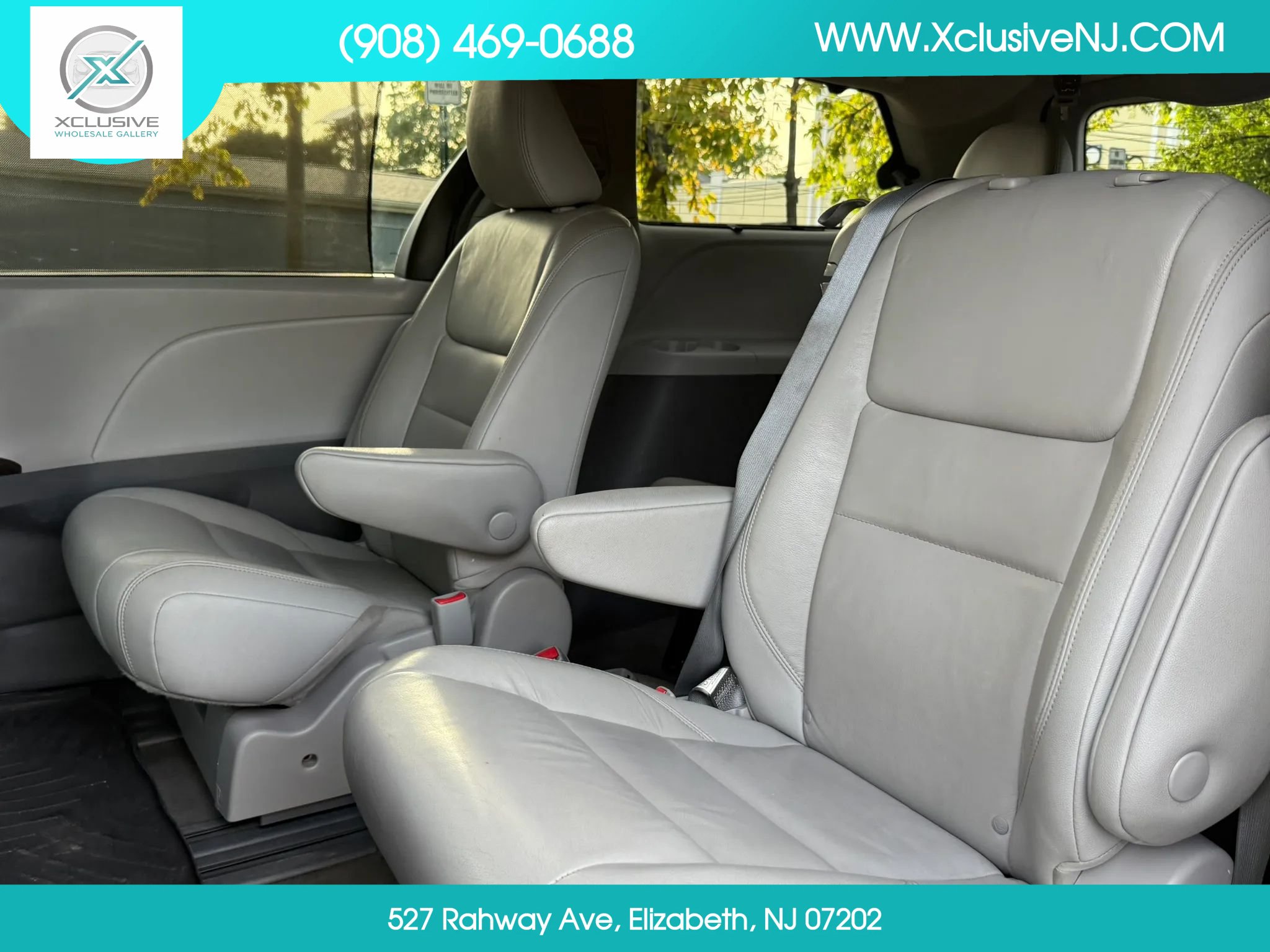 Used 2019 Toyota Sienna XLE Premium w/ Carpet Mat Package FWD image 31