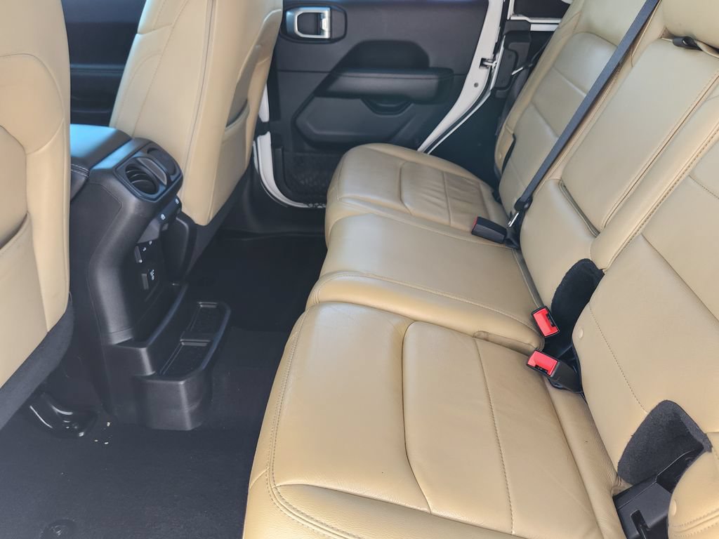 Used 2018 Jeep Wrangler Unlimited Sahara AWD/4WD image 19