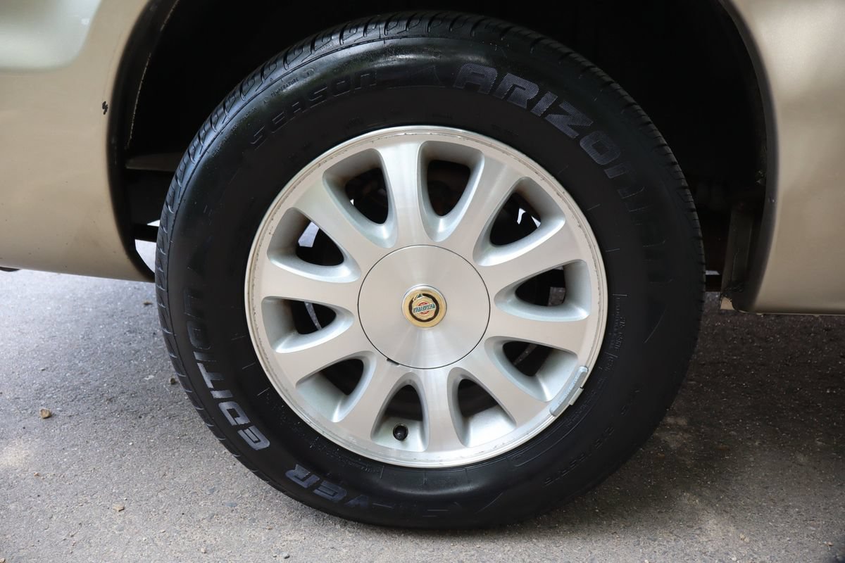 Used 2002 Chrysler Town & Country EX FWD image 41