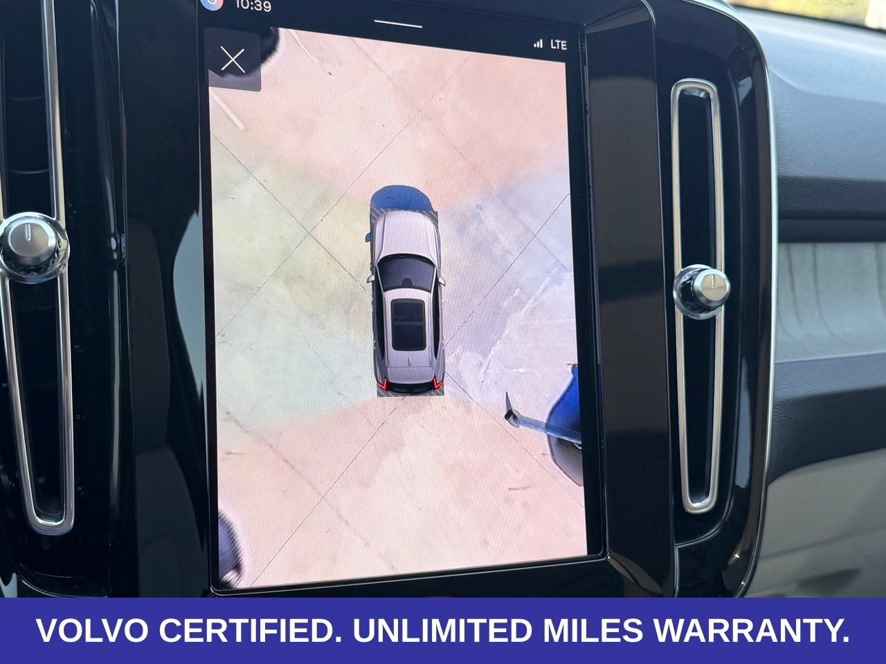 Certified 2024 Volvo XC40 B5 Plus AWD/4WD image 24
