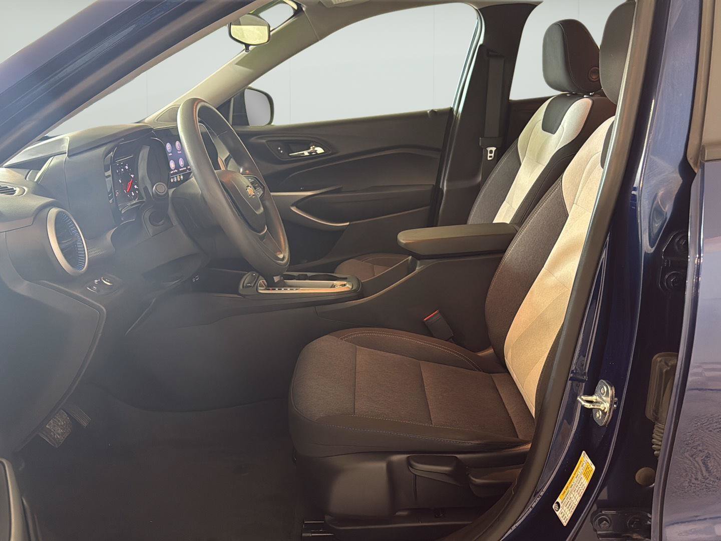 Certified 2024 Chevrolet Trax LS FWD image 3
