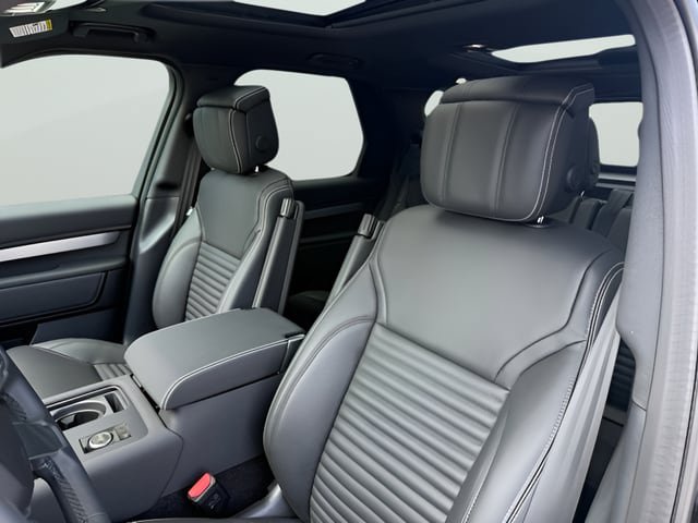 New 2026 Land Rover Discovery Dynamic SE AWD/4WD image 11