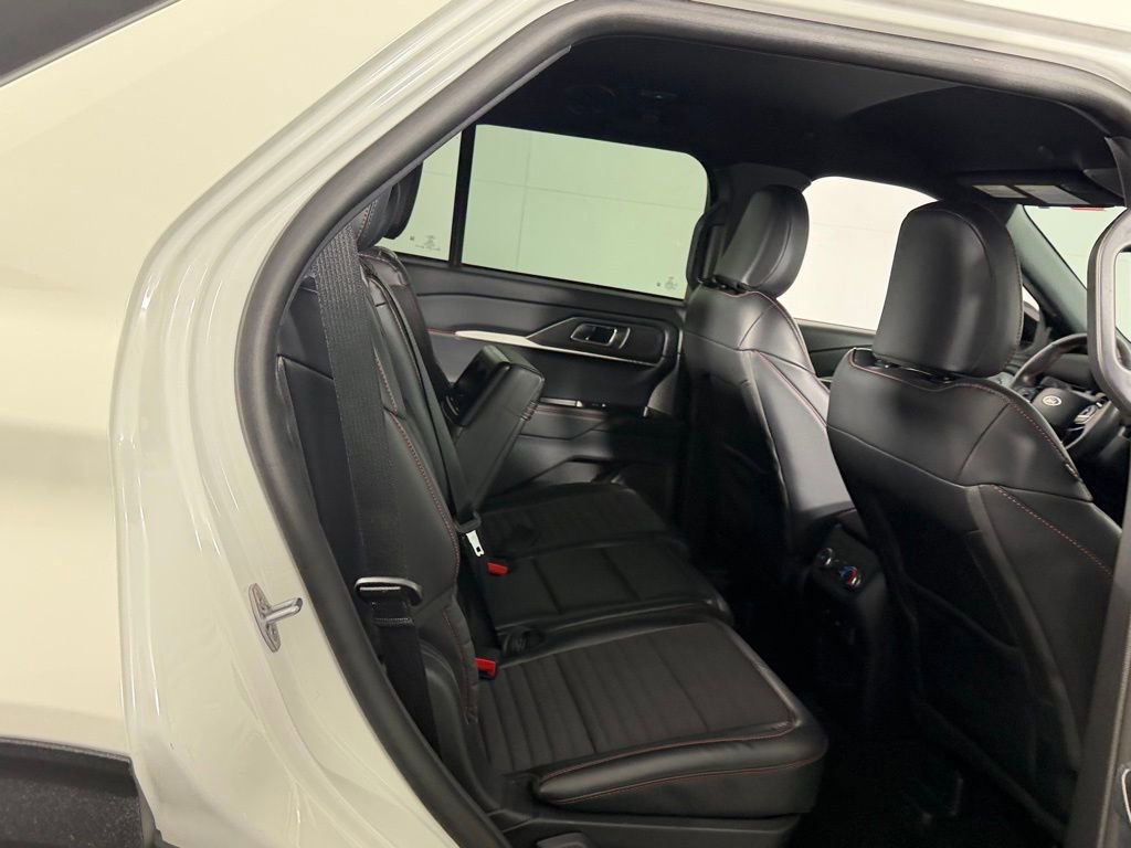 Used 2025 Ford Explorer ST-Line w/ ST-Line Street Pack image 29