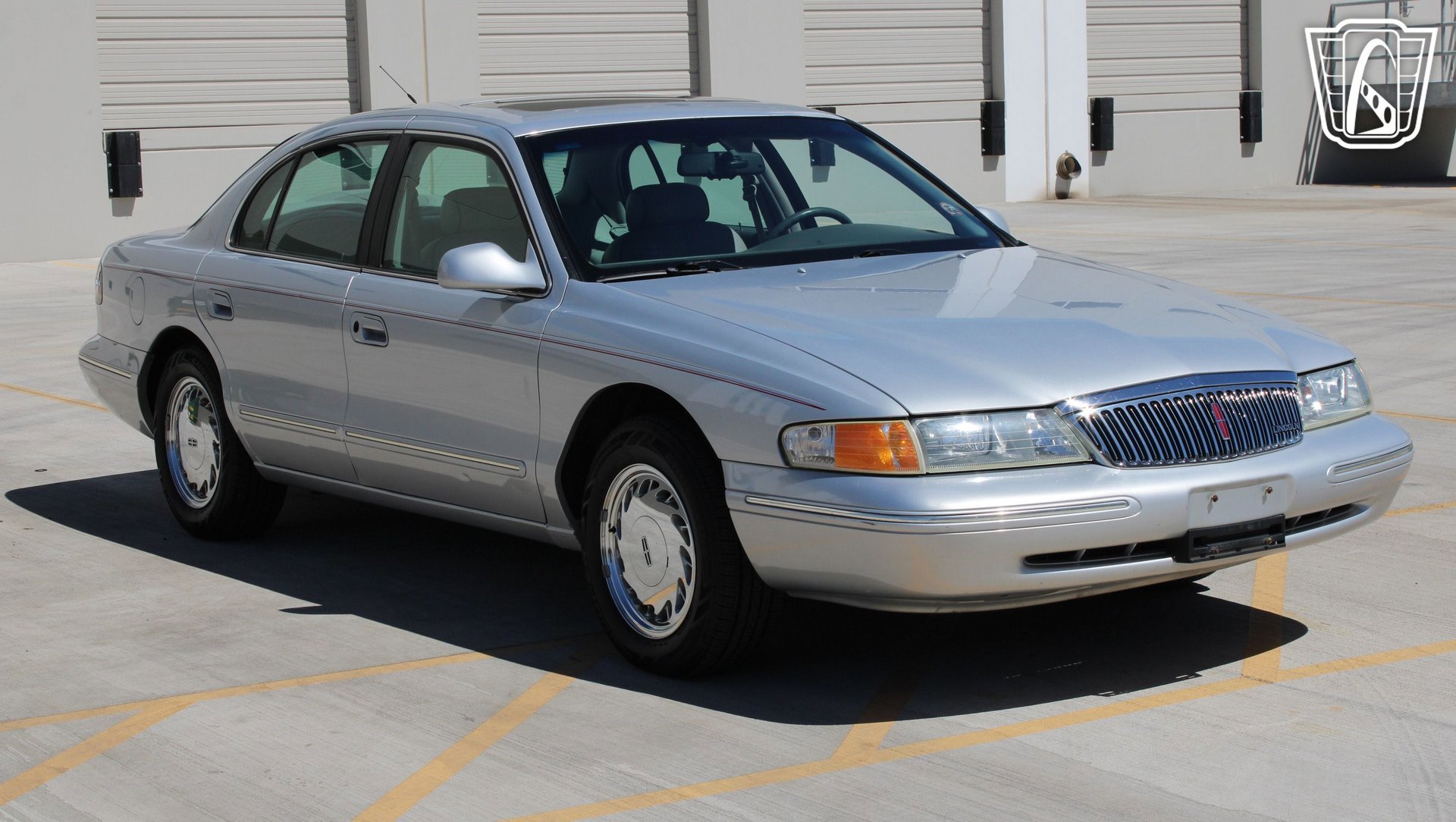 Used 1996 Lincoln Continental image 3