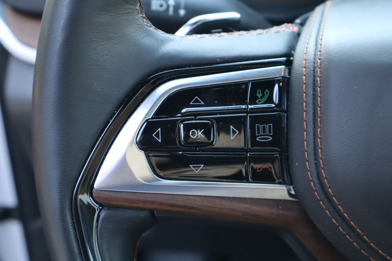 Used 2024 Jeep Grand Cherokee L Summit AWD/4WD image 13