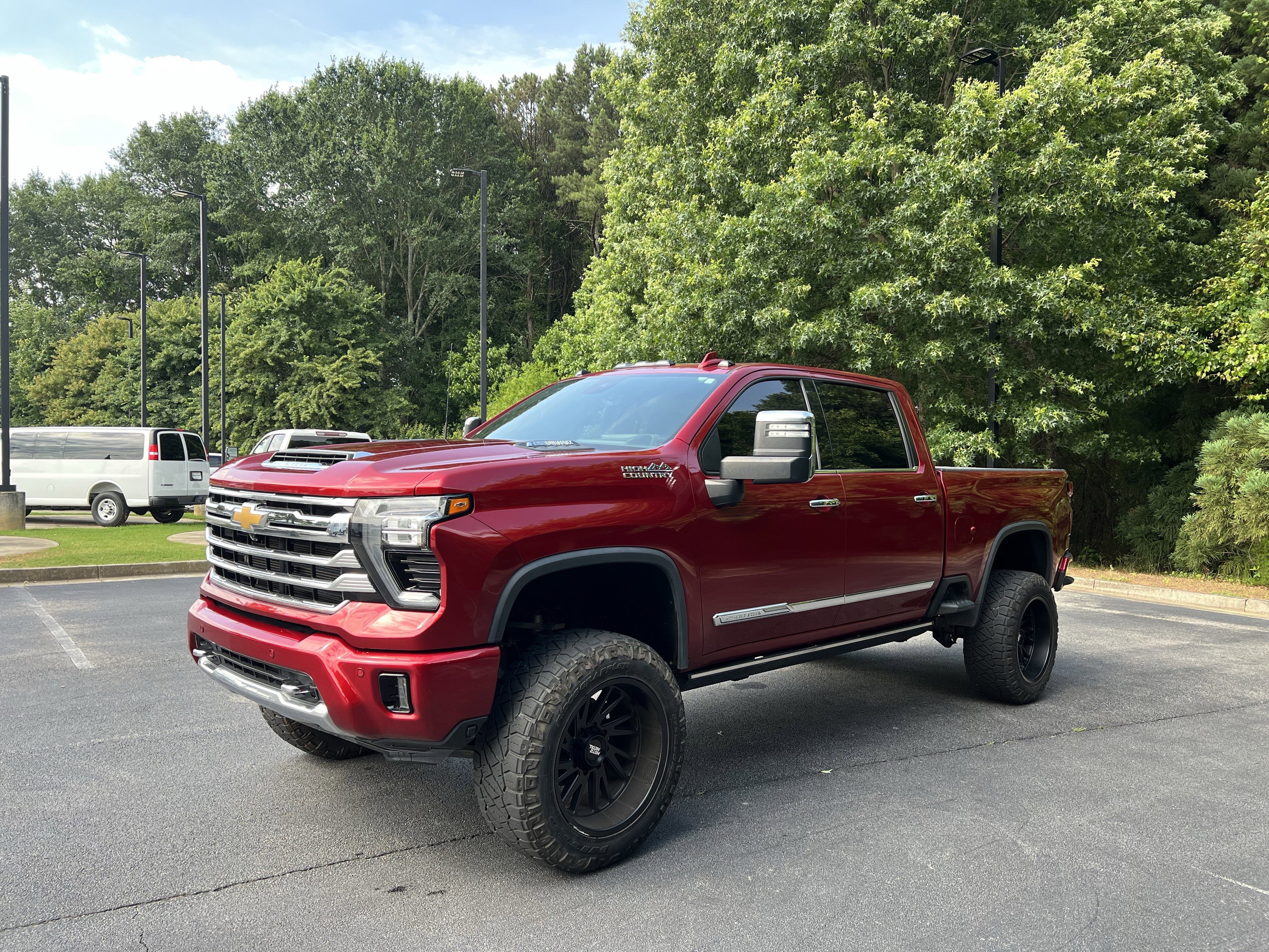 Used 2024 Chevrolet Silverado 2500 High Country w/ High Country Premium Package AWD/4WD image 5