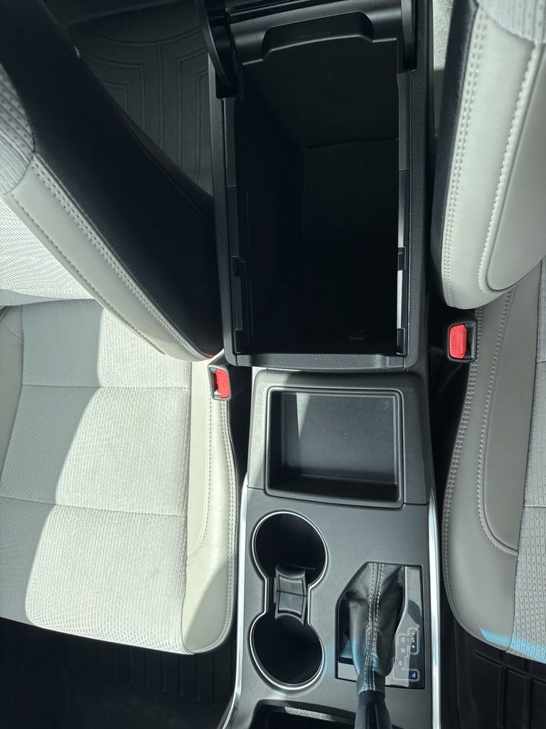 Used 2017 Toyota Camry SE image 18