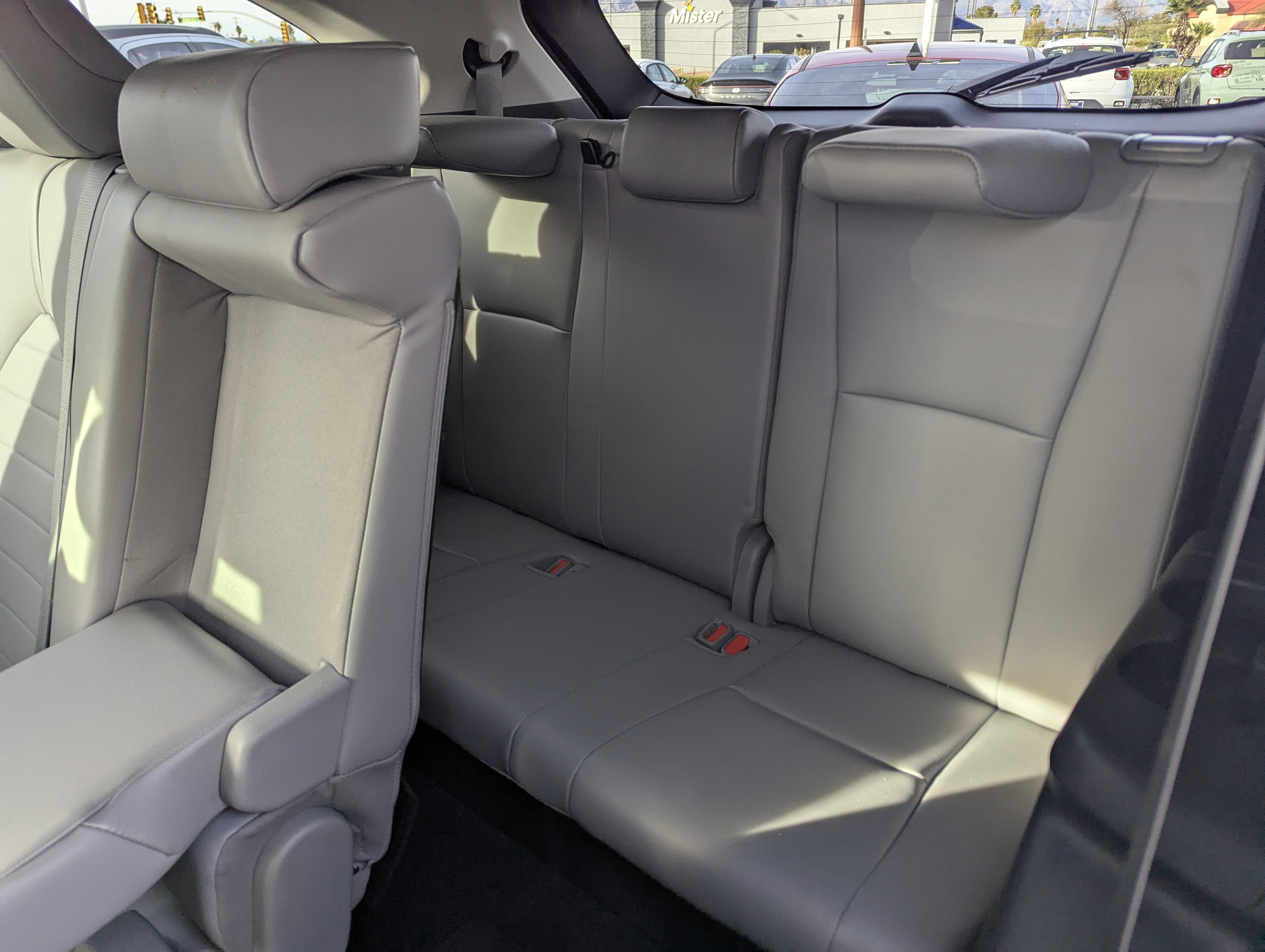 Used 2020 Toyota Highlander XLE image 9