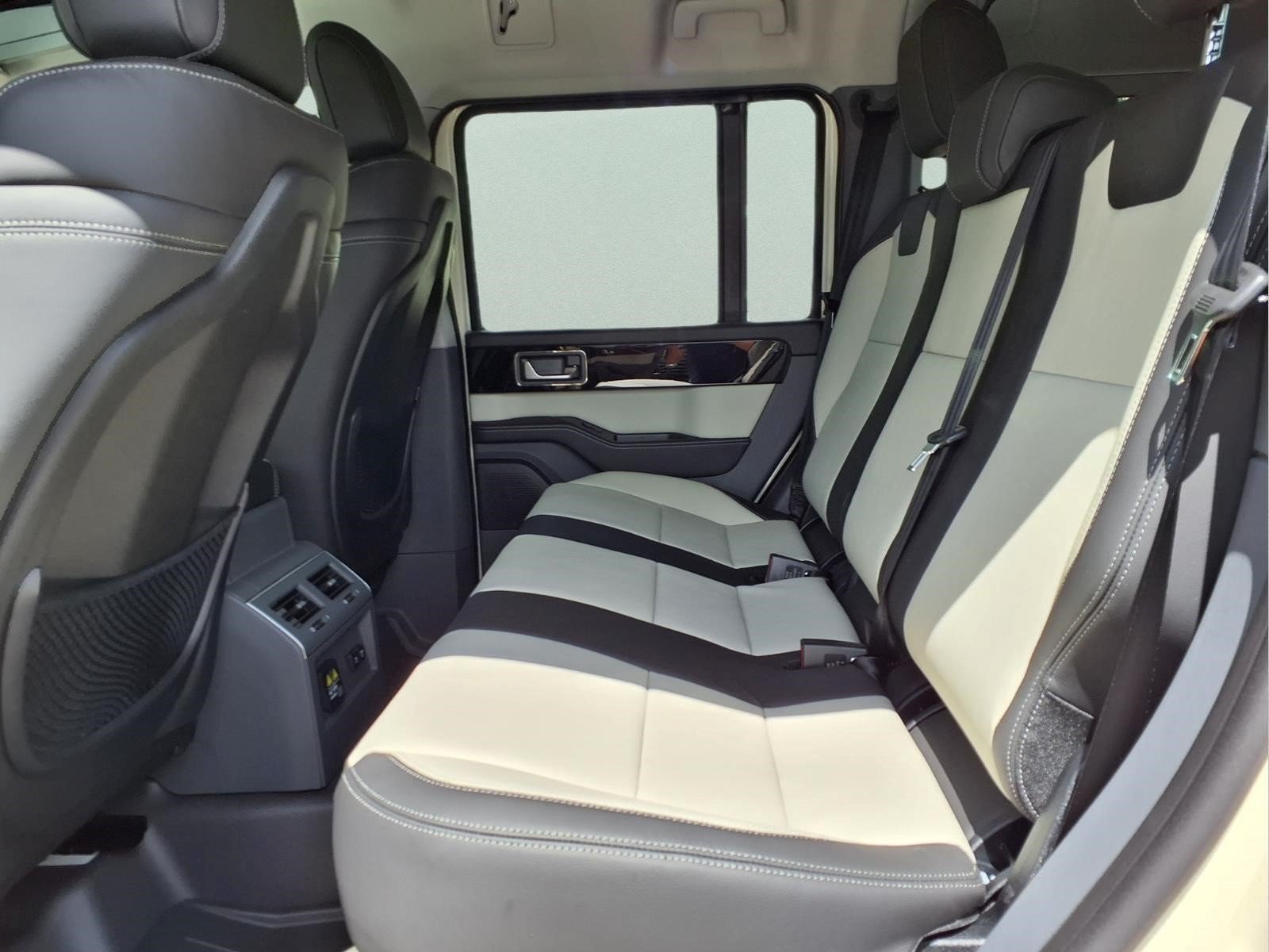 New 2026 INEOS Grenadier Station Wagon AWD/4WD image 9