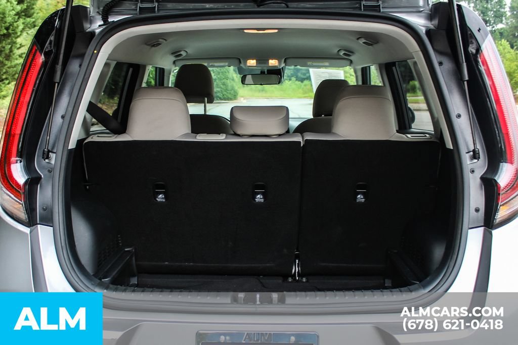 Used 2025 Kia Soul LX w/ LX Technology Package FWD image 22