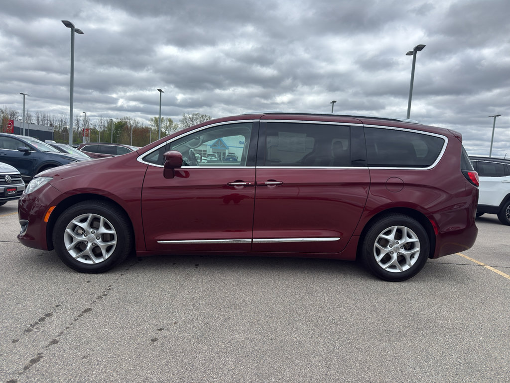 Used 2019 Chrysler Pacifica Touring-L Plus w/ Tire & Wheel Group FWD image 6