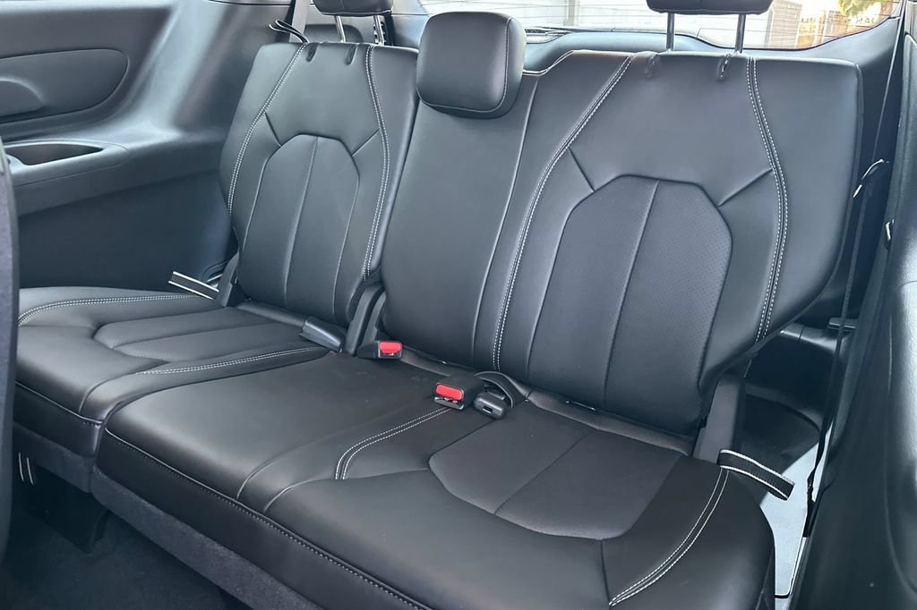 New 2027 Chrysler Pacifica Select FWD image 15