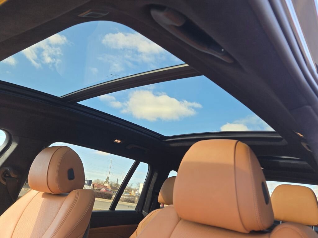 Used 2022 BMW X7 xDrive40i w/ M Sport Package image 6