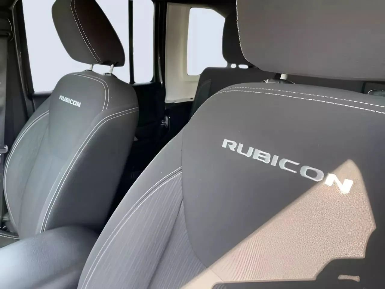 Used 2018 Jeep Wrangler Unlimited Rubicon w/ Cold Weather Group image 20