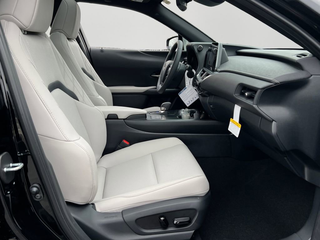 Used 2025 Lexus UX 300h AWD w/ Accessory Package (Z1) image 5