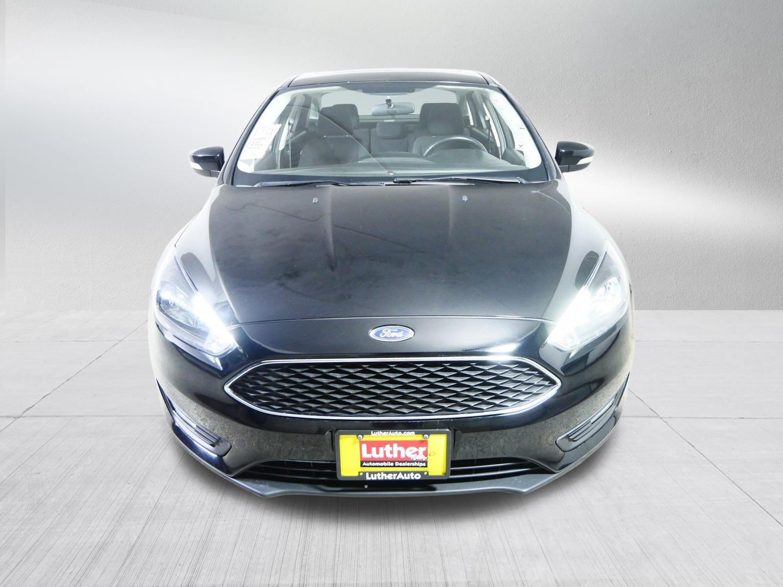 Used 2017 Ford Focus SEL w/ Cold Weather Package FWD image 2