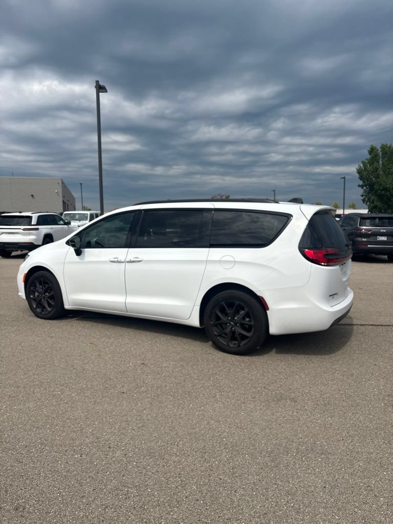 Used 2024 Chrysler Pacifica Limited w/ S Appearance Package AWD/4WD image 6