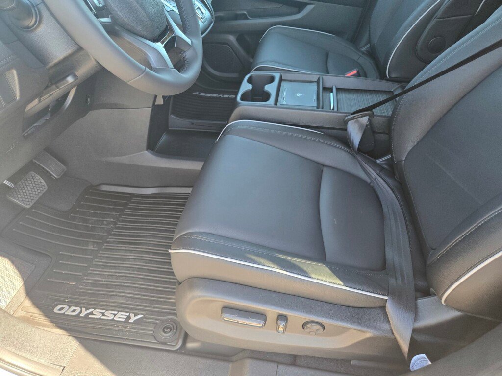 New 2026 Honda Odyssey Touring image 11