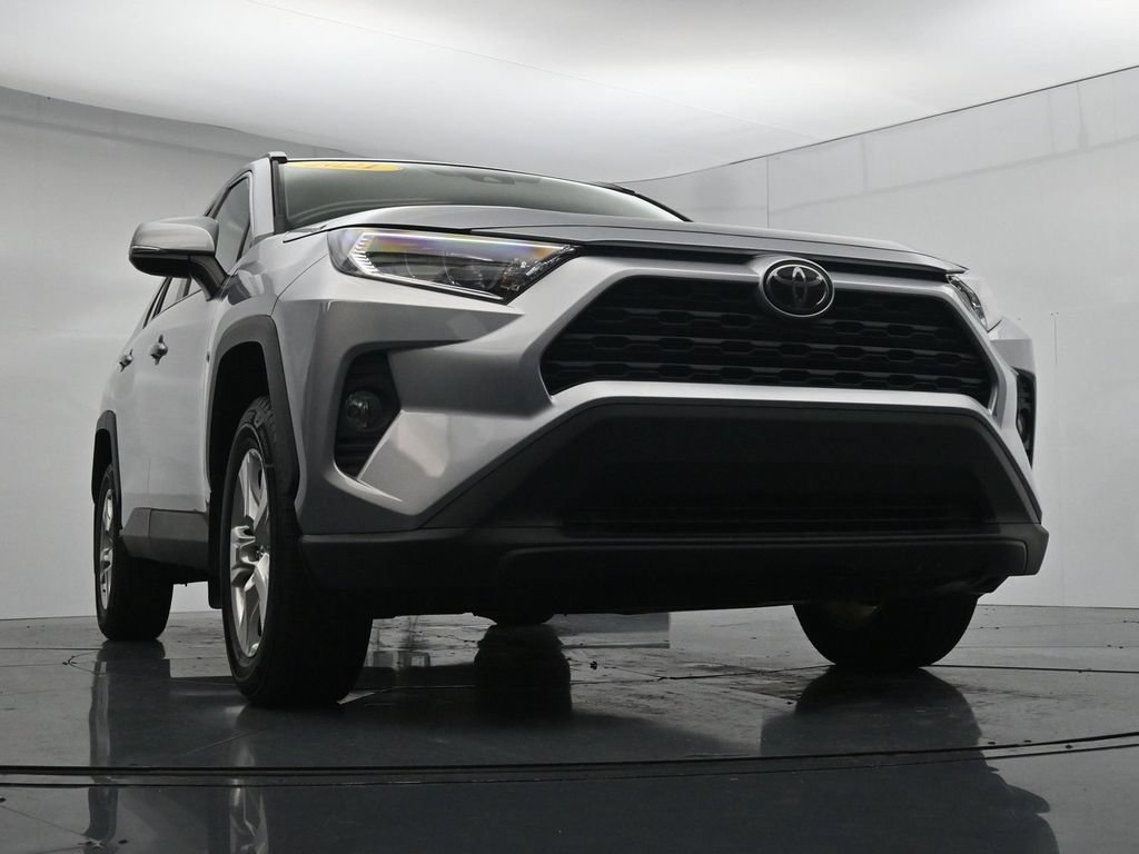 Used 2021 Toyota RAV4 XLE AWD/4WD image 36
