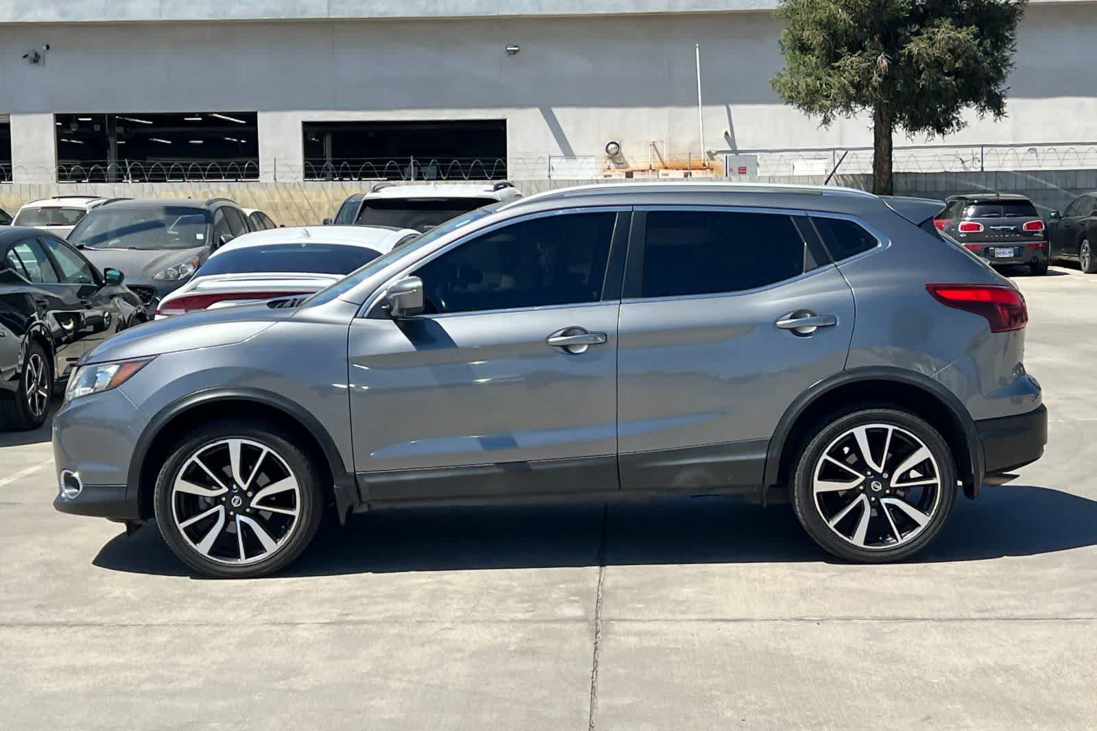 Used 2017 Nissan Rogue Sport SL FWD image 6