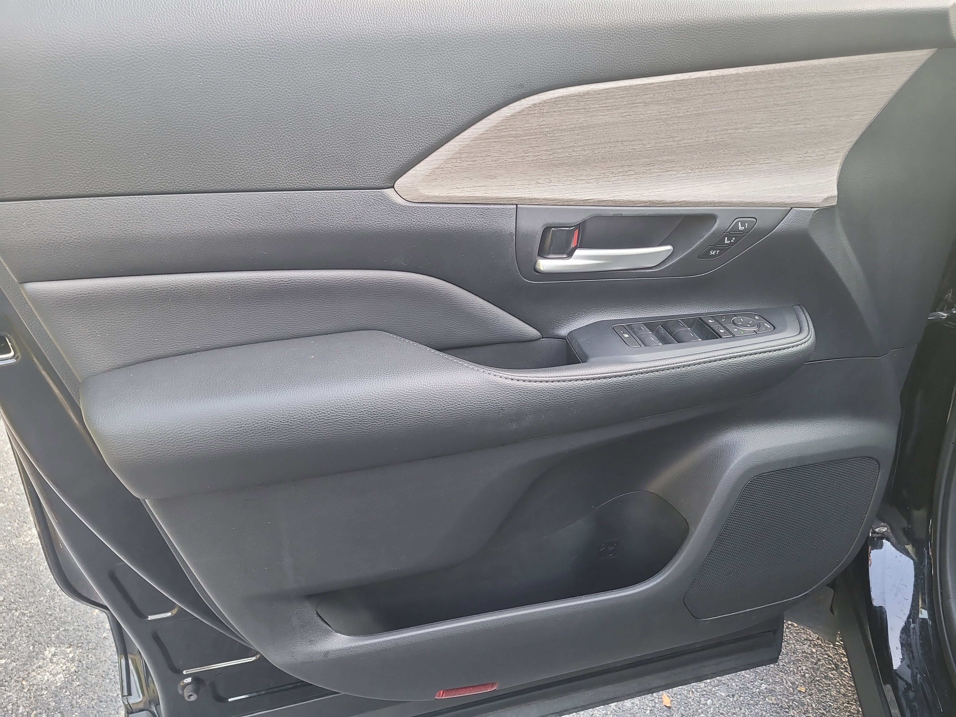 Used 2024 Toyota Grand Highlander Limited image 20