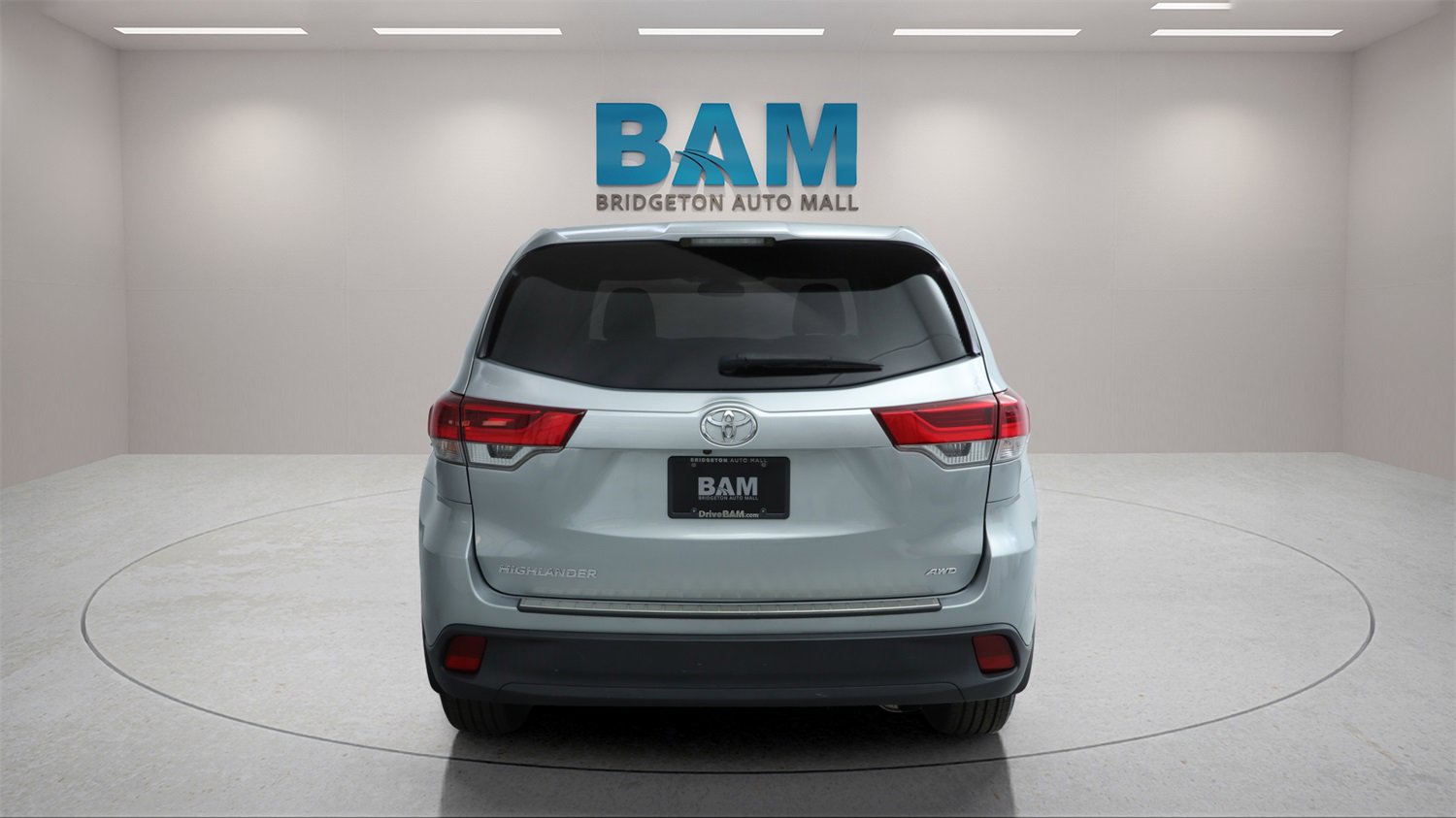 Used 2018 Toyota Highlander LE image 7