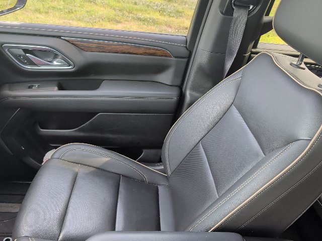 Used 2023 Chevrolet Suburban Premier AWD/4WD image 25