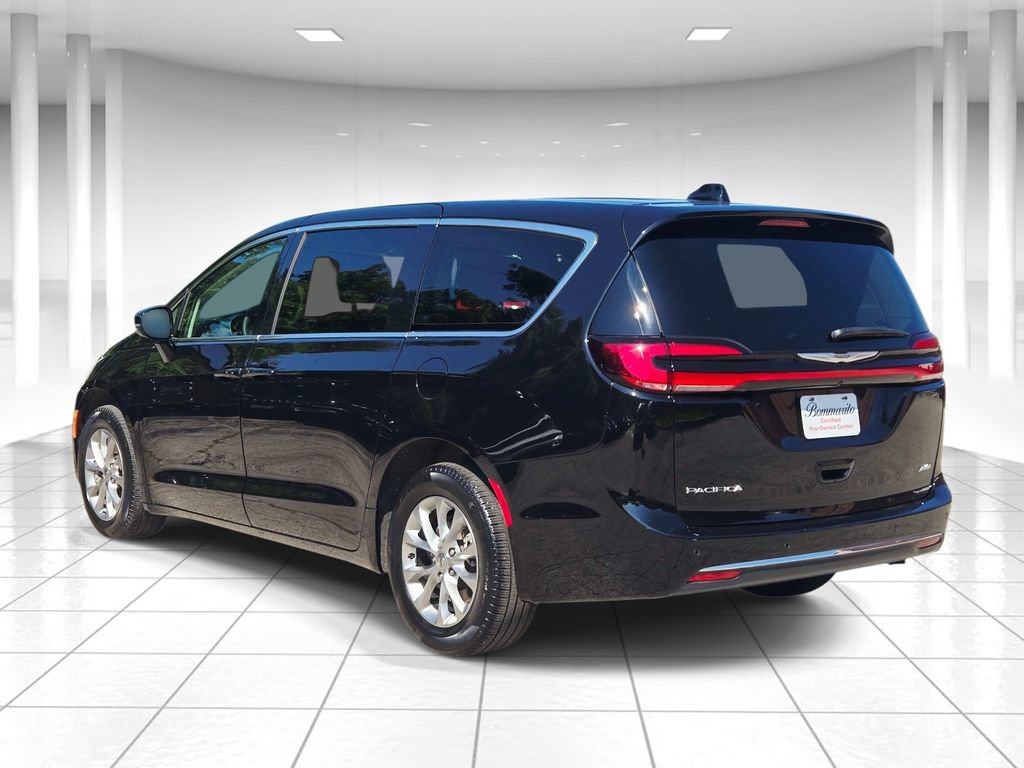 Certified 2024 Chrysler Pacifica Touring-L AWD/4WD image 5