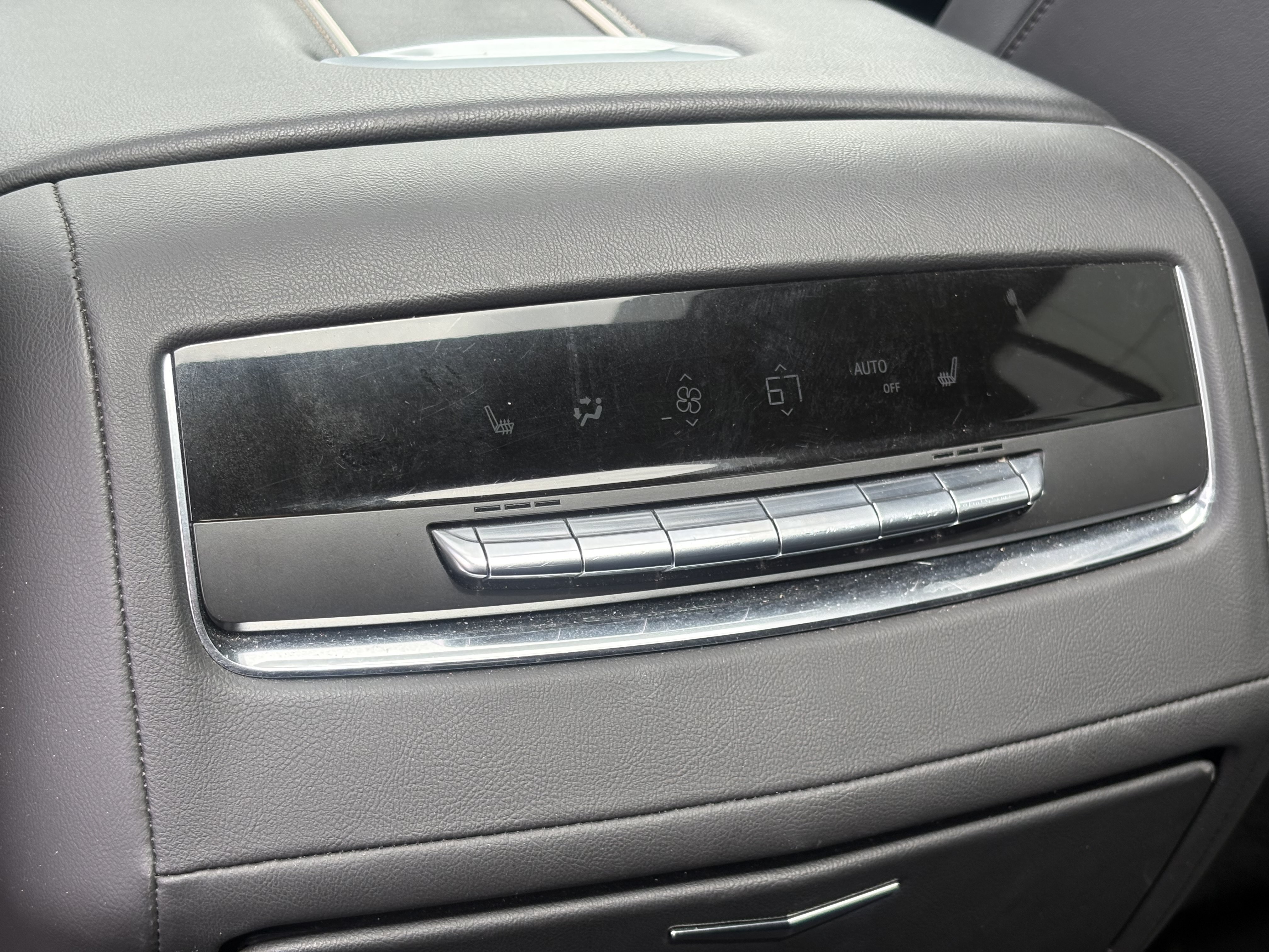 Used 2023 Cadillac Escalade Sport AWD/4WD image 15