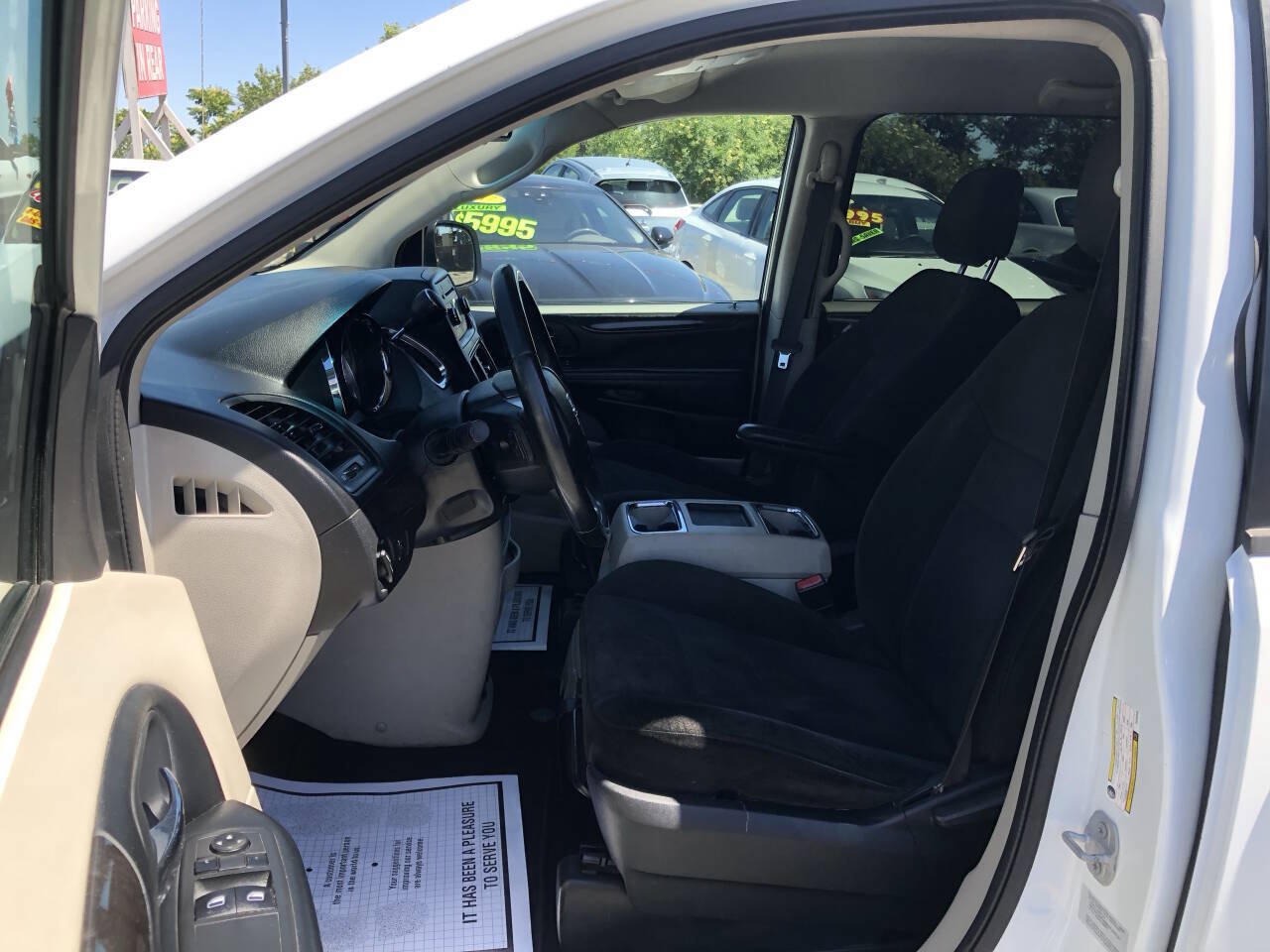 Used 2016 Dodge Grand Caravan American Value Package w/ UConnect Hands-Free Group FWD image 3