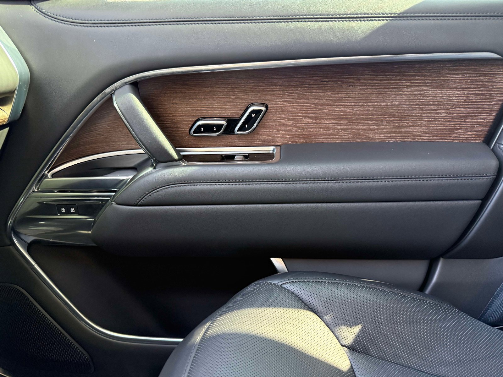 Used 2022 Land Rover Range Rover Long Wheelbase SE image 44