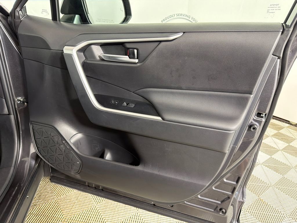 Used 2025 Toyota RAV4 XLE w/ Convenience Package image 15