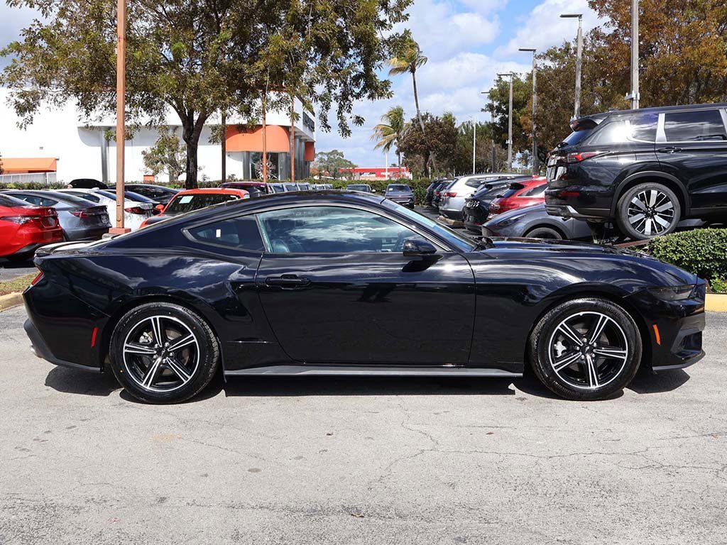 Used 2025 Ford Mustang Premium image 18