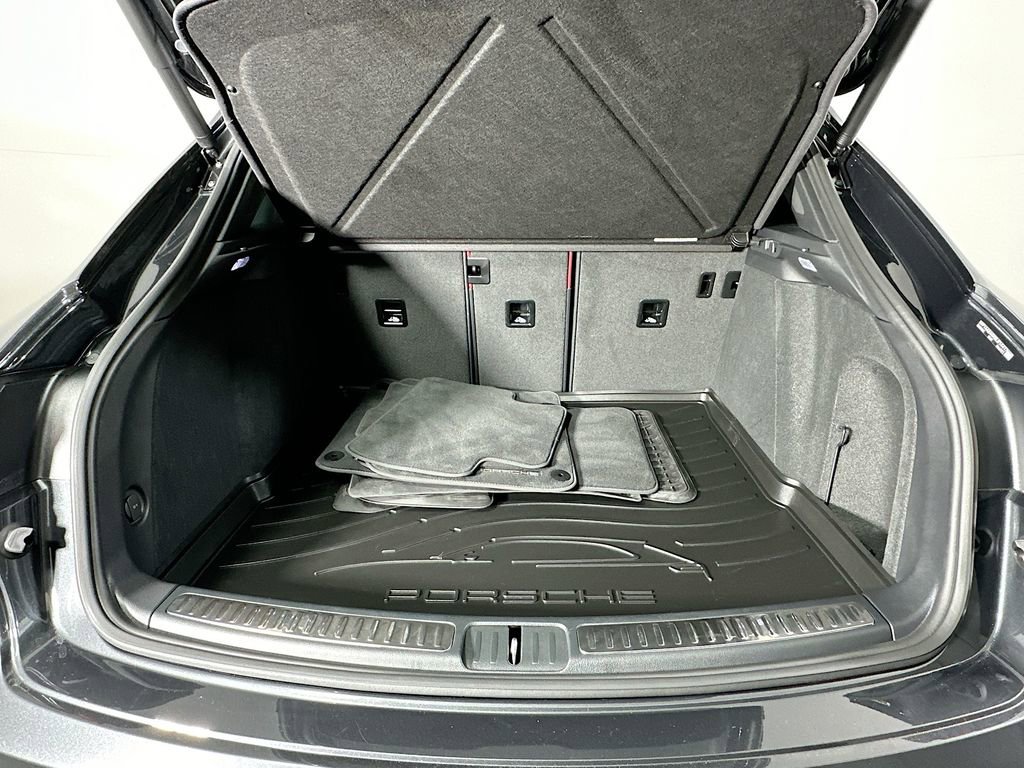 Used 2025 Porsche Macan image 28