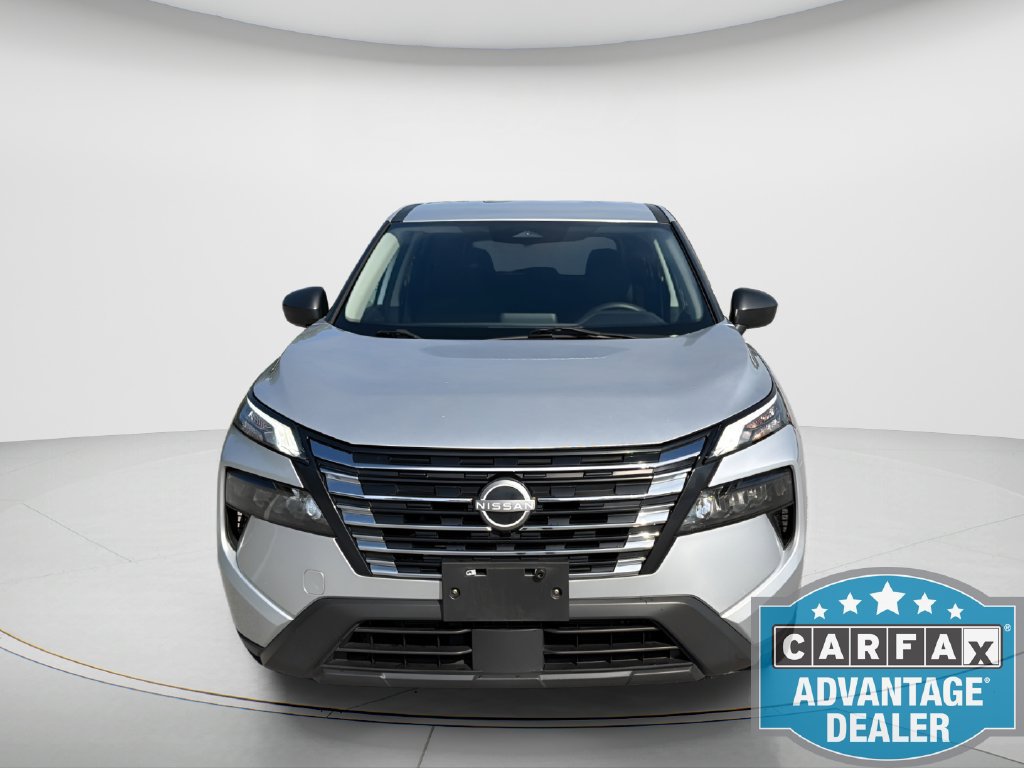 Used 2024 Nissan Rogue S AWD/4WD image 2