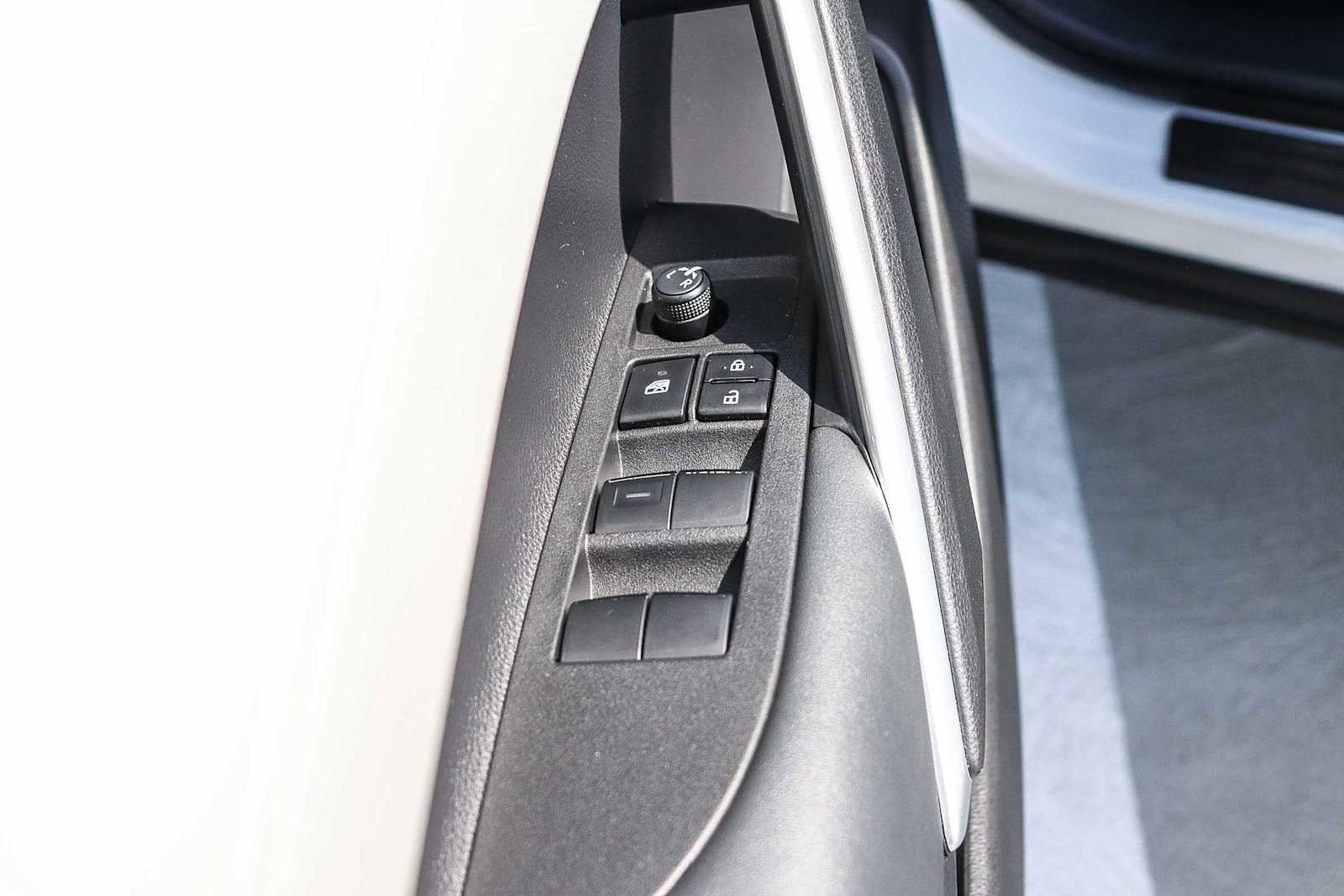 Used 2022 Toyota Corolla Cross L AWD/4WD image 26