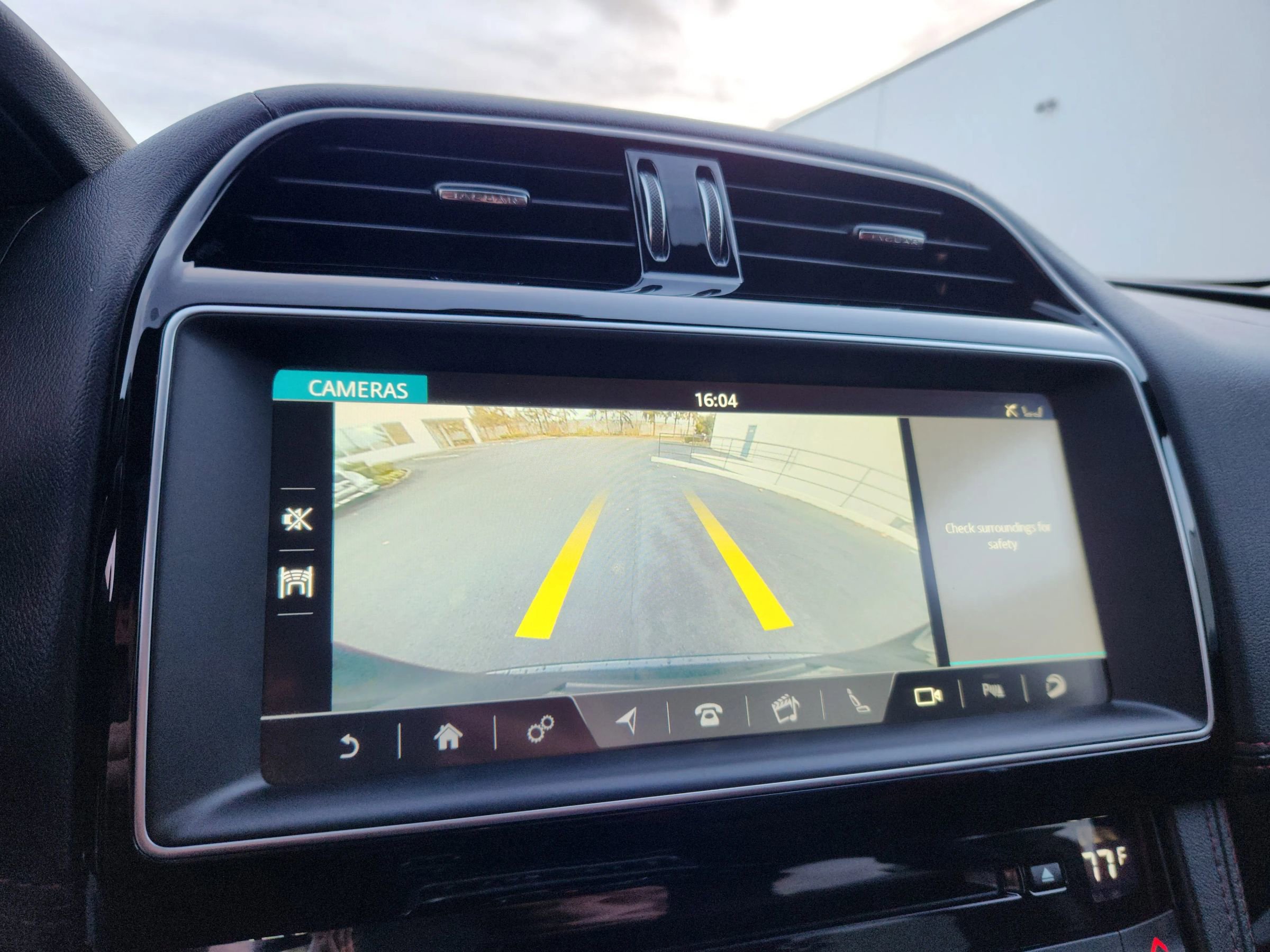 Used 2017 Jaguar F-PACE S image 15