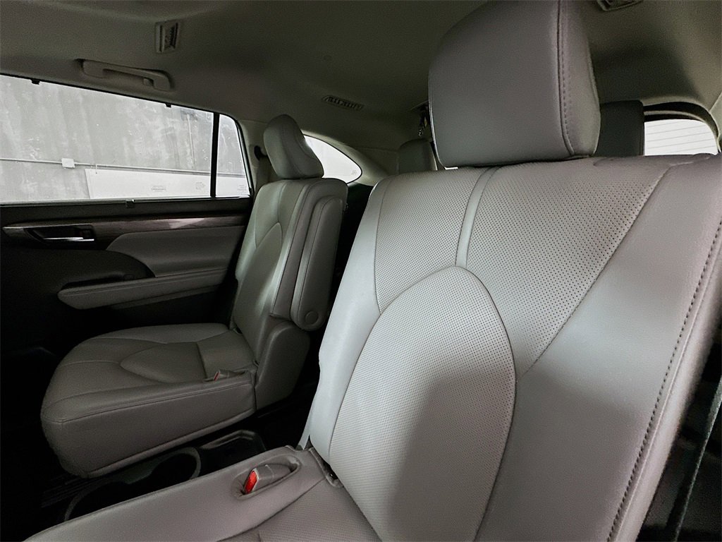 Used 2022 Toyota Highlander Limited image 26