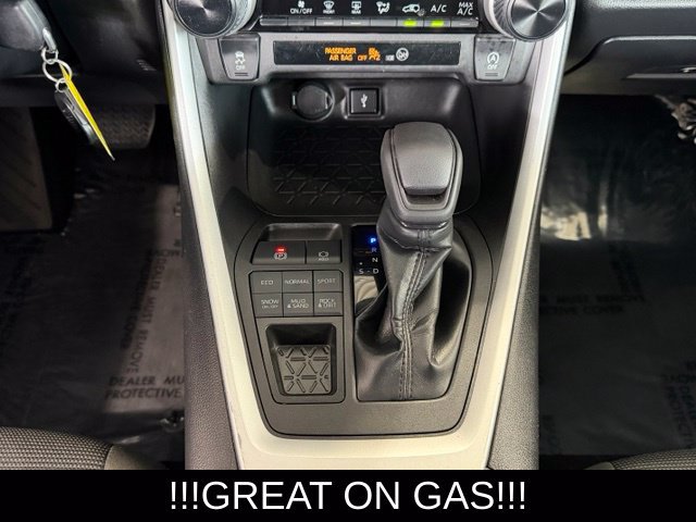 Used 2022 Toyota RAV4 LE AWD/4WD image 19