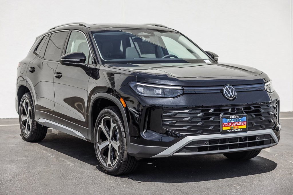 New 2026 Volkswagen Tiguan SE R-Line image 1