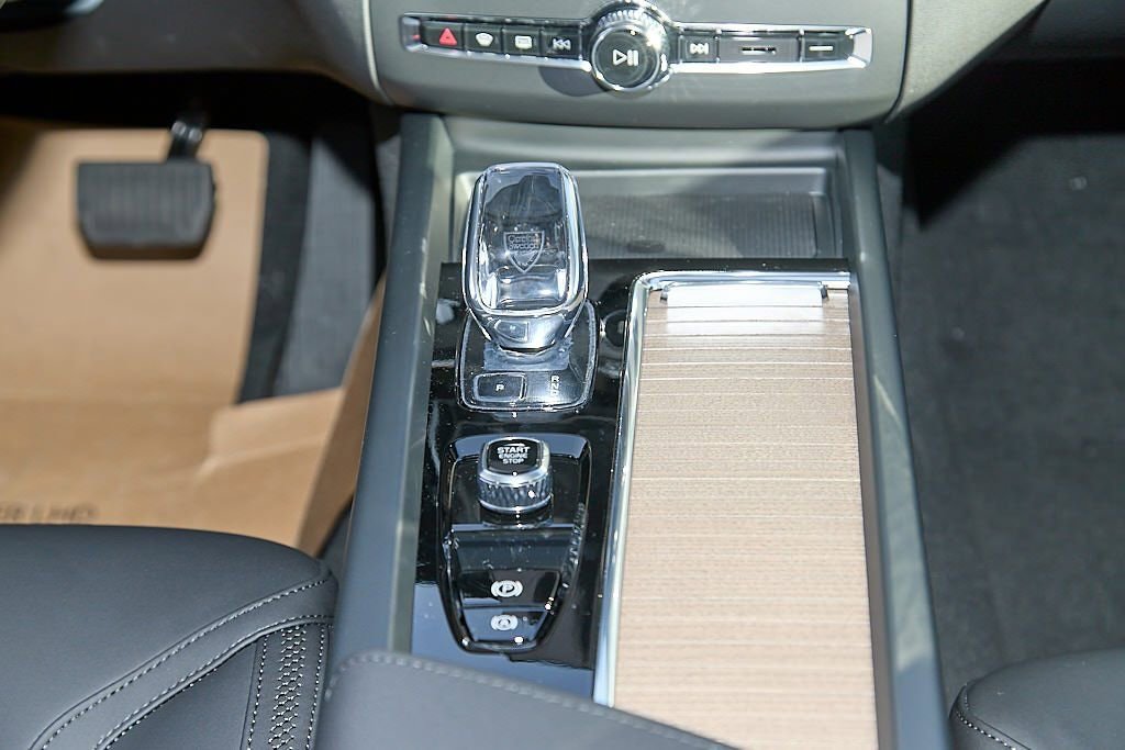New 2026 Volvo XC60 B5 Plus w/ Protection Package Premier image 27