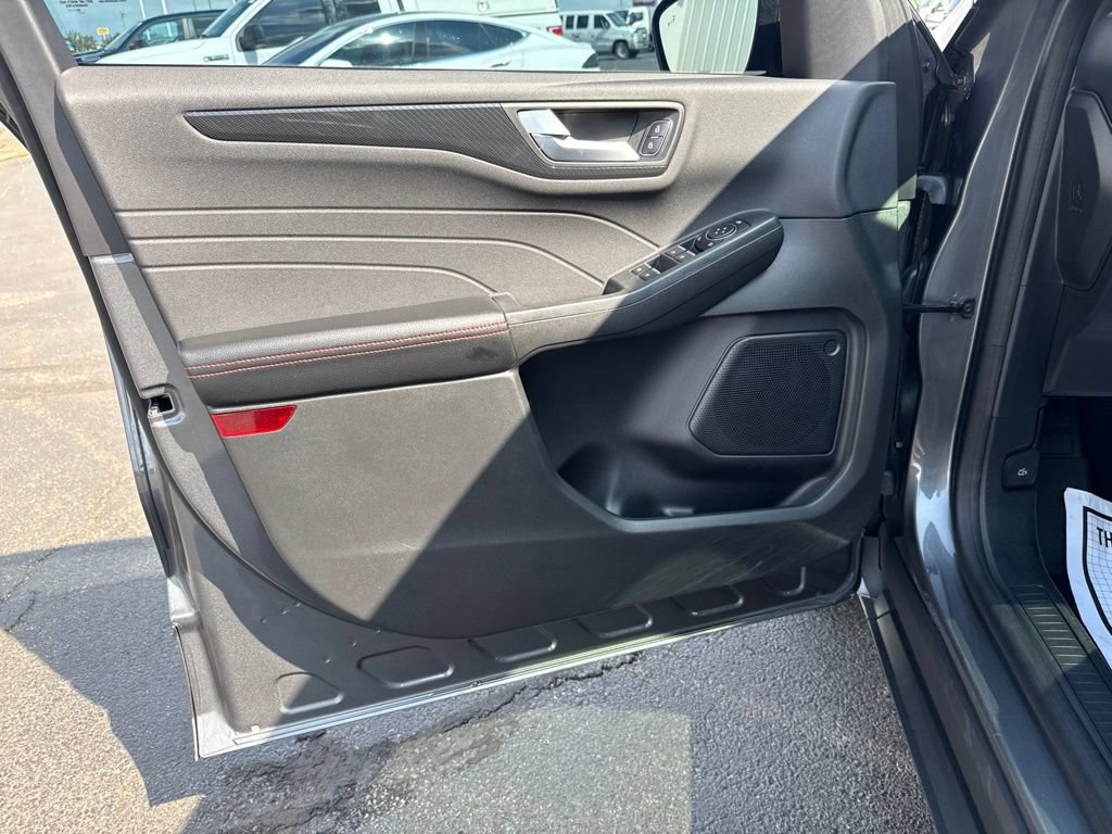 Used 2023 Ford Escape ST-Line w/ Tech Pack #1 AWD/4WD image 10
